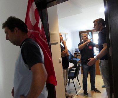 17-07-13 OcupacionOficinasUTEponteRande04.JPG